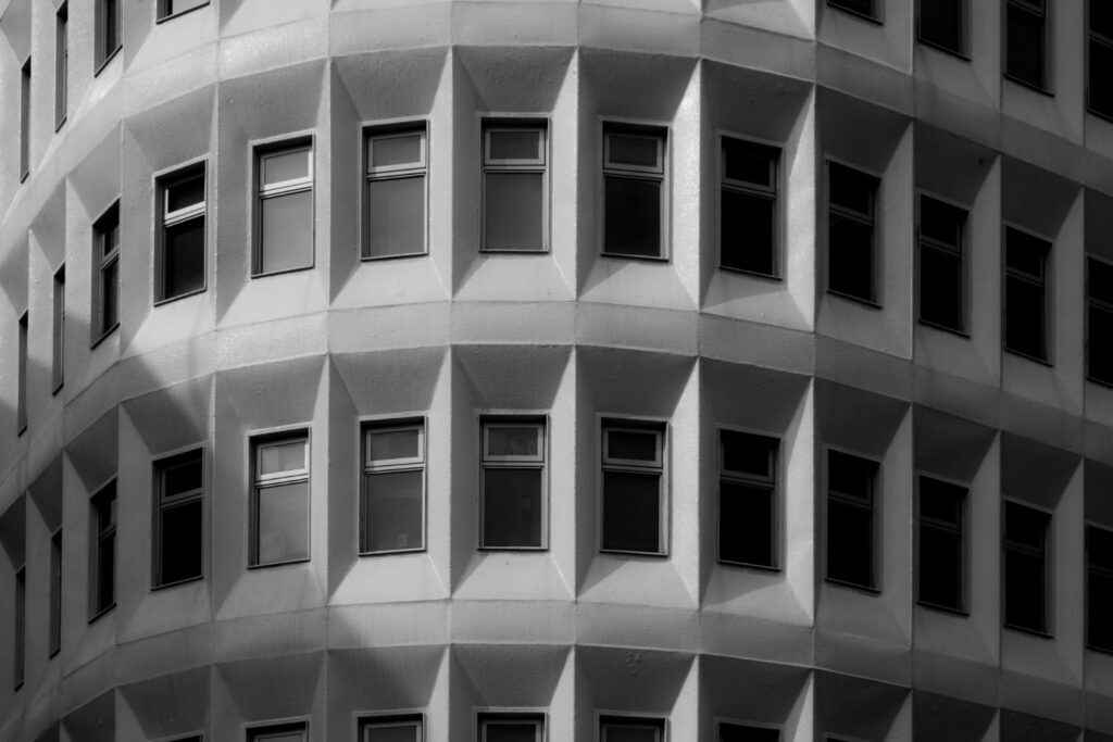 Découvrez le rôle de l'ACPR, l'autorité chargée de superviser les banques et les assurances en France. Missions, pouvoirs et fonctionnement expliqués simplement.