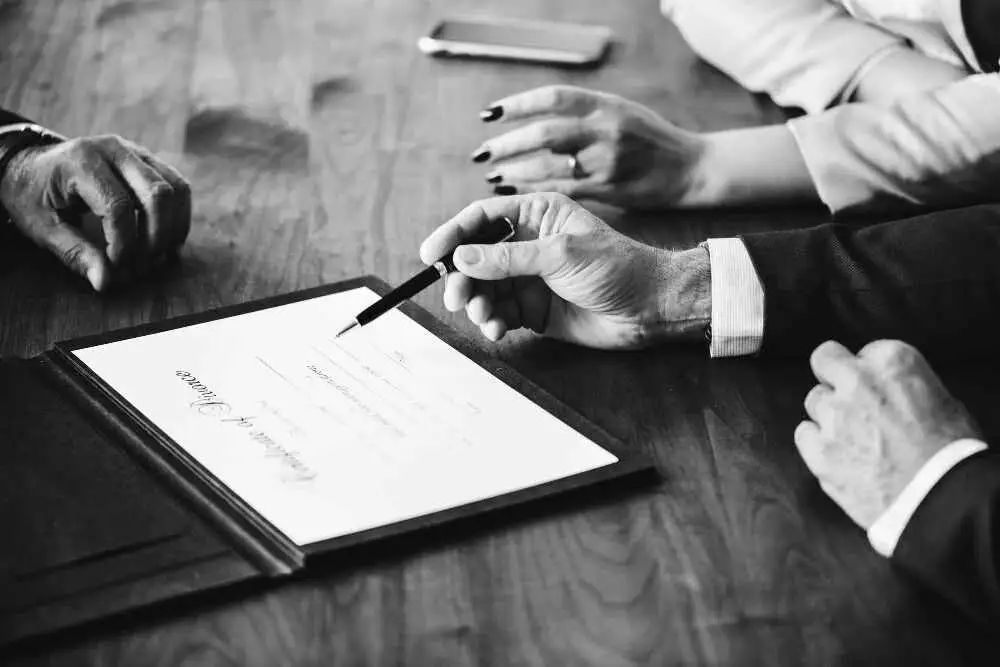 Assurance vie : découvrez son fonctionnement, sa fiscalité, ses avantages et son rôle clé en gestion de patrimoine pour investir, préparer la retraite et transmettre efficacement.