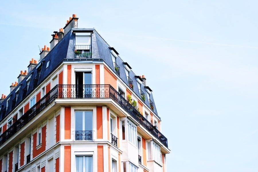 Investissez dans l’immobilier facilement avec les SCPI. Revenus réguliers, diversification, fiscalité : tout ce qu’il faut savoir avant d’investir.