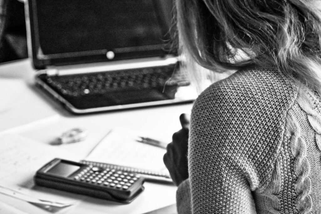 Héritage, abattements, barèmes, exonérations et calcul des droits de succession : découvrez les règles applicables en France et les solutions pour anticiper la transmission de votre patrimoine.