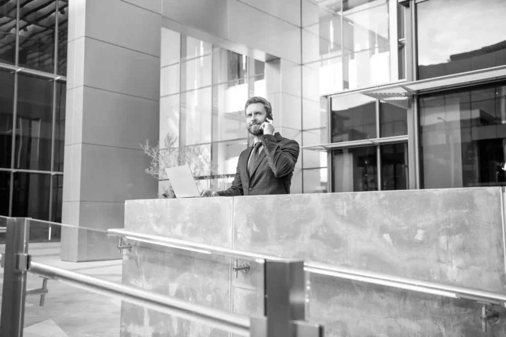 Après la vente de son entreprise, un dirigeant doit structurer son patrimoine, optimiser sa fiscalité et préparer ses projets. Découvrez les solutions patrimoniales à envisager après une cession.