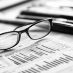 Qui hérite entre frères et sœurs ? Découvrez l’abattement de 15 932 €, les taux de 35 % et 45 %, les exonérations et les solutions fiscales.